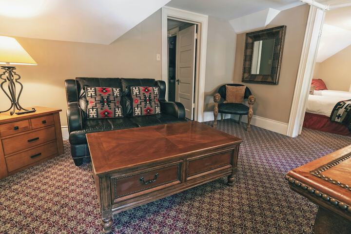 Room 33 of 62