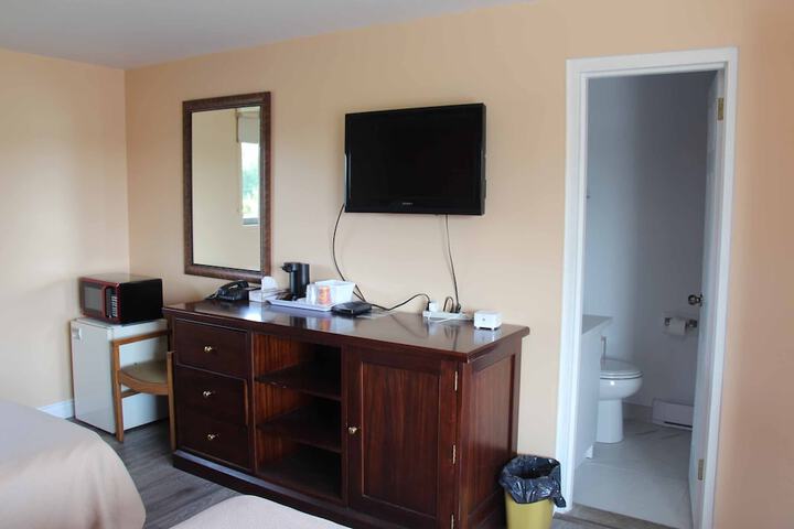 Room 8 of 18