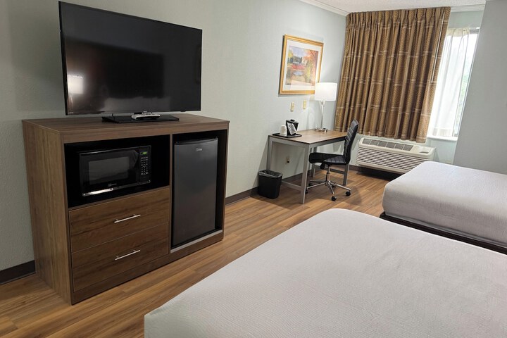 Wingate by Wyndham Livonia