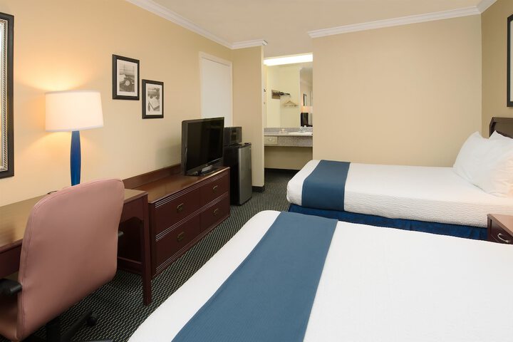 Room 9 of 19