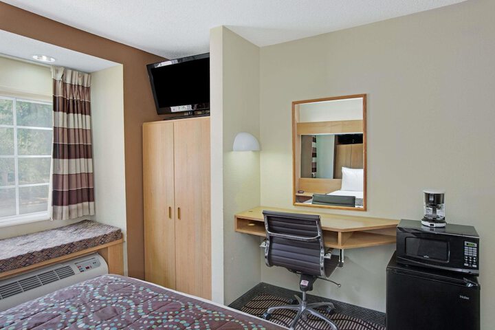 Room 8 of 15