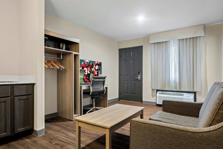 Red Roof Inn & Suites Tomah