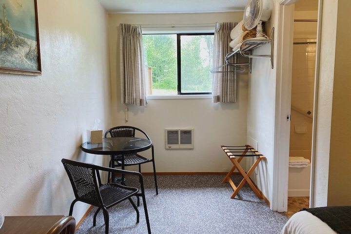 Emerald Valley Inn