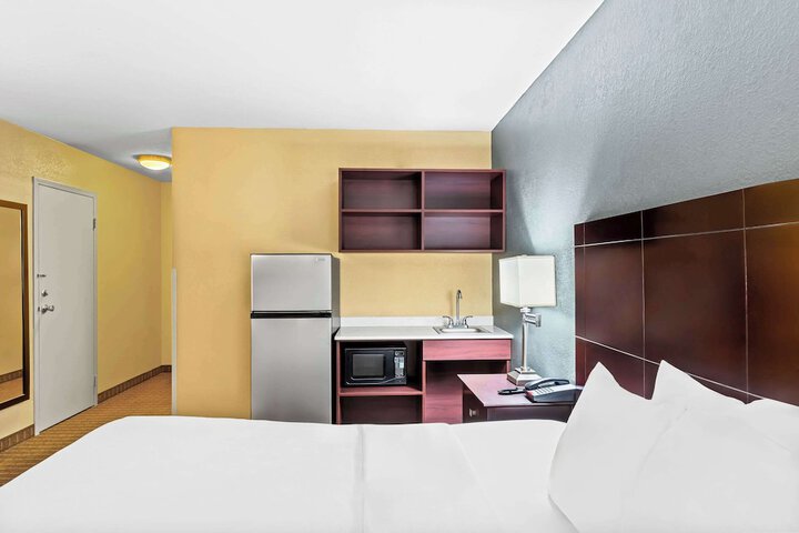 Room 18 of 39