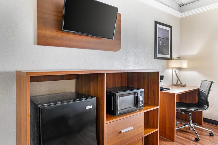 Quality Inn & Suites Kansas City - Independence I-70 East