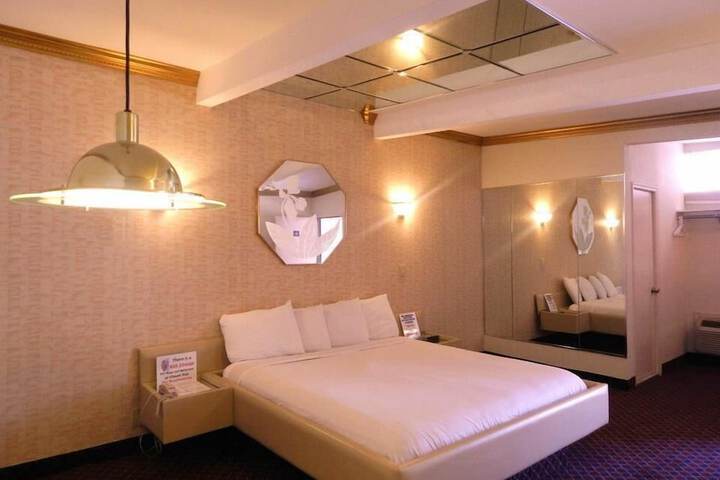 Room 4 of 12