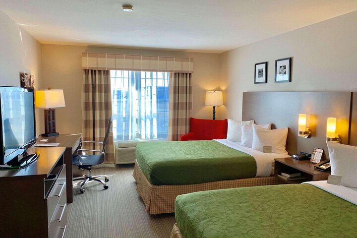 Room 11 of 28