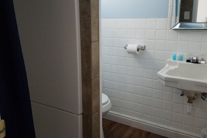 Room 27 of 86