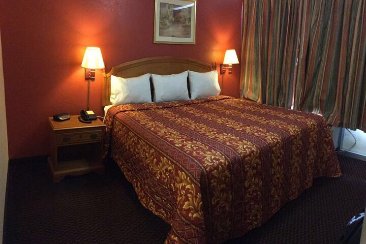 Room 13 of 18