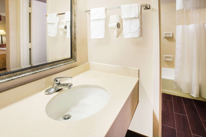 Room 15 of 28