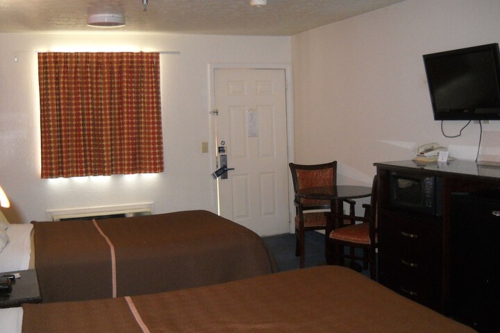 Travelodge by Wyndham Parkersburg