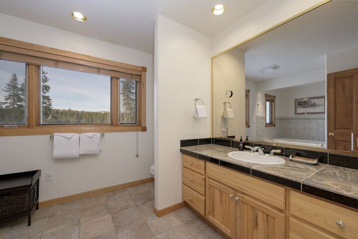 Mountain Peak 4 Bedroom Home by RedAwning