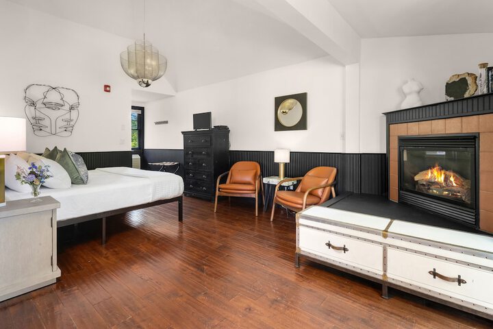 Room 145 of 172