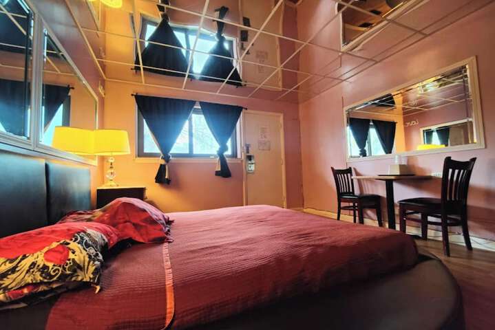 Room 8 of 25