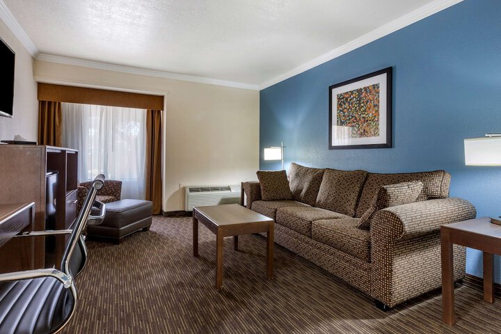 Room 25 of 42