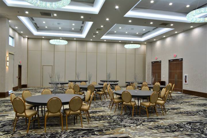 Ballroom/Hall 34 of 58