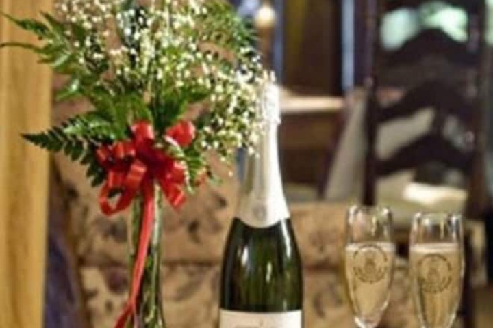 Rockwell Falls Inn and Wine Bar