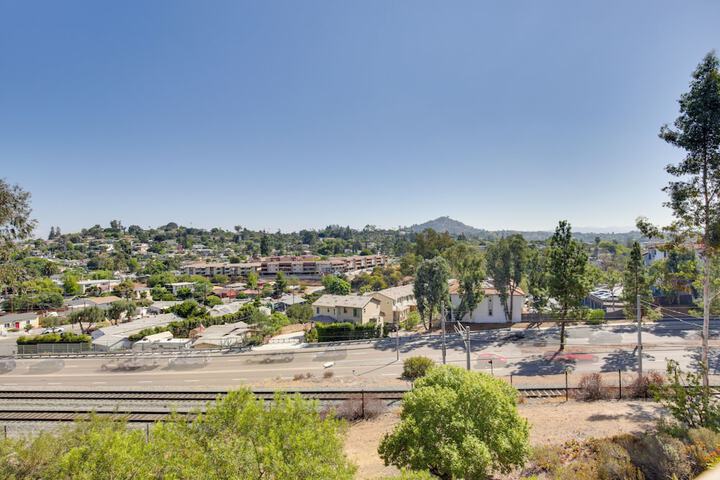 La Mesa Townhome: 15 Mi to San Diego!