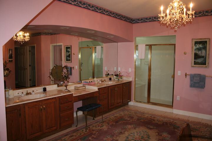 Heron Cay Lakeview Bed & Breakfast Inn