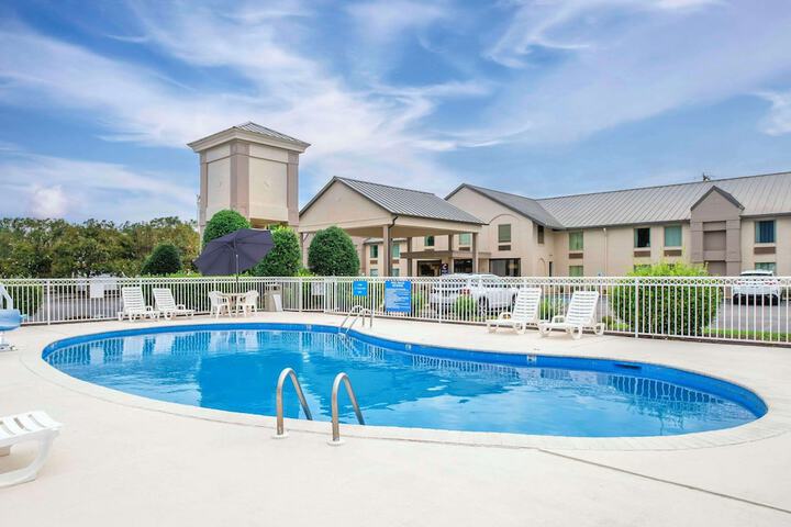 Pool 4 of 28
