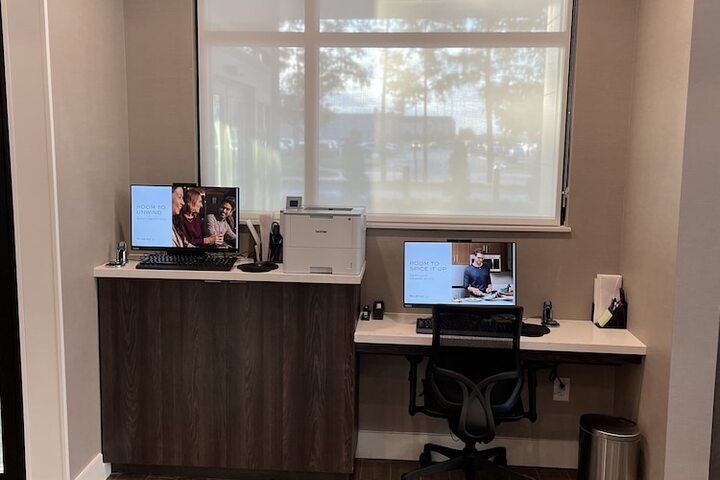 Business Center 60 of 66