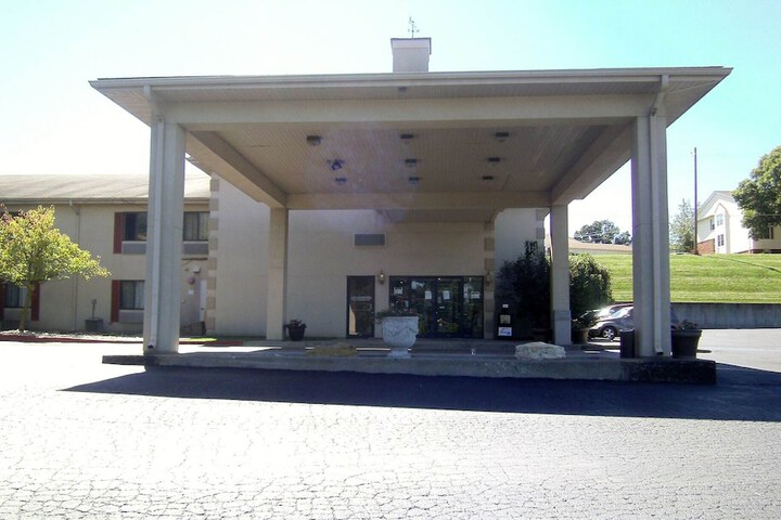 Motel 6 Hannibal MO