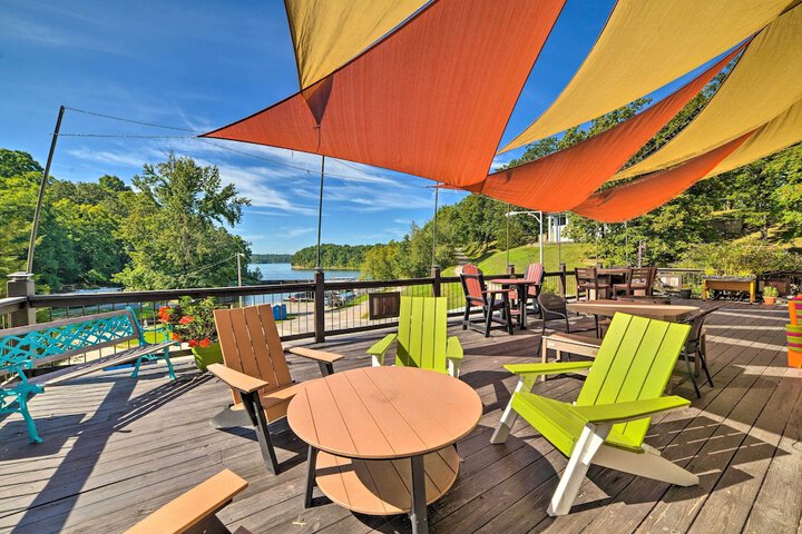 Rustic Dog-friendly Cabin w / Deck & Fire Pit!