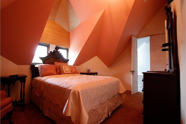 Room 48 of 69