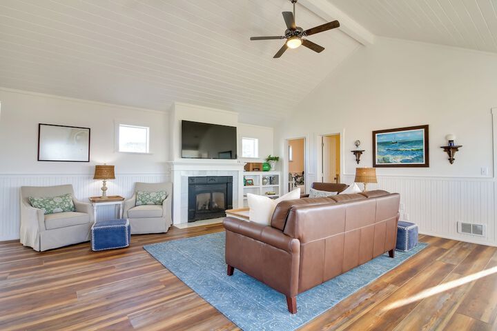 Scenic Bandon Vacation Rental w / Beach Access!