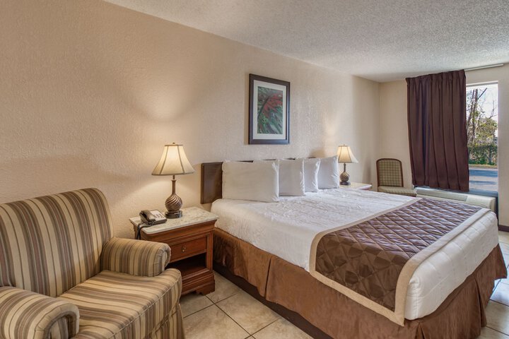 Room 4 of 37