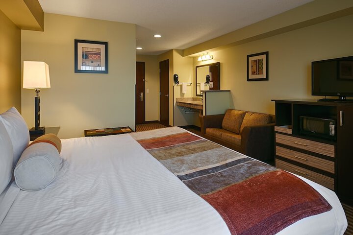 Room 33 of 43