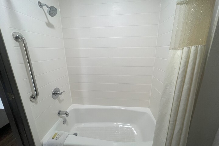Room 8 of 28