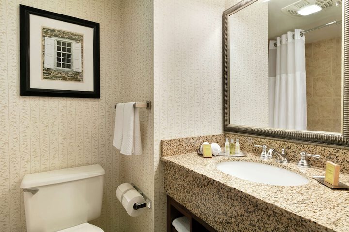 Room 34 of 62