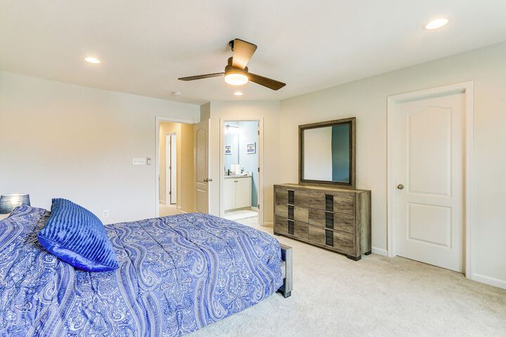 2 Mi to Hollywood Casino: Charles Town Townhome!