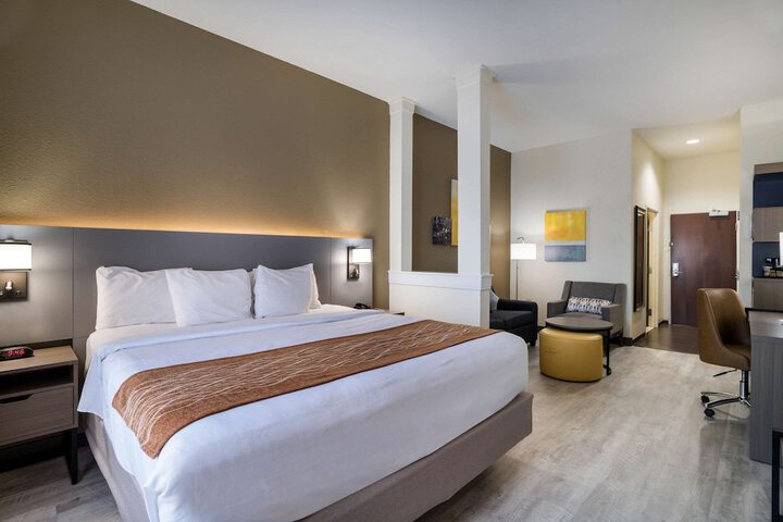 Comfort Inn & Suites Victoria North