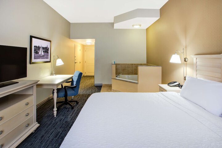 Room 33 of 42