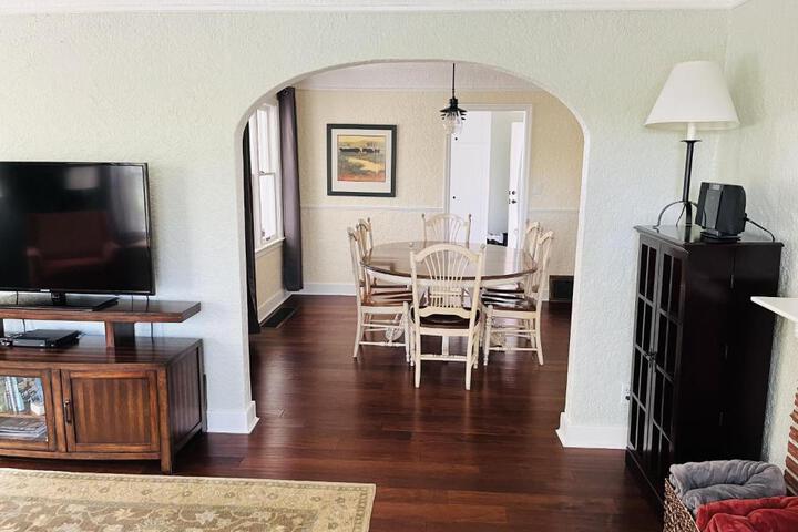 State Street Cottage Suite 2