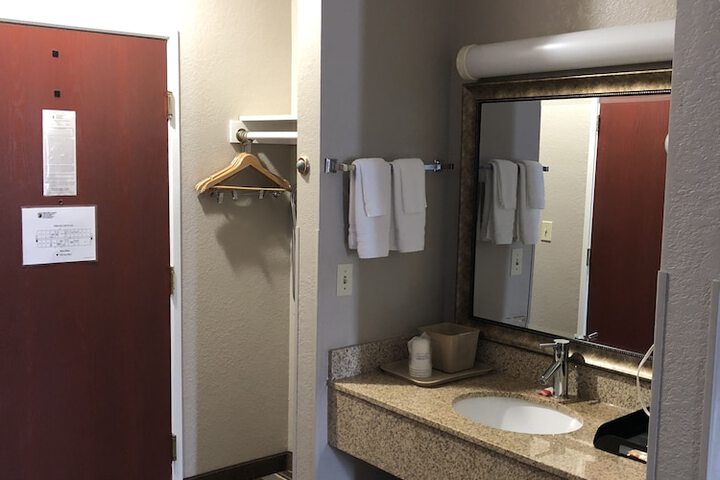 Super 8 by Wyndham Aurora / Naperville Area