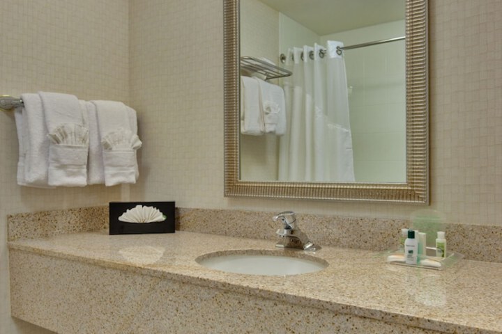 Holiday Inn & Suites Bakersfield by IHG