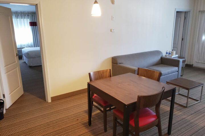 Room 10 of 37