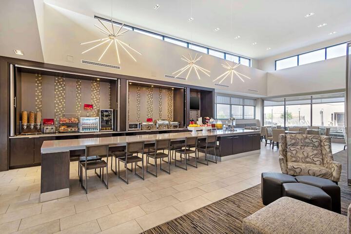 Best Western Plus Executive Residency Rigbys Water World Hotel
