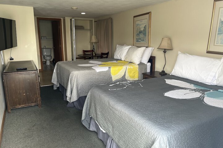 Room 13 of 93