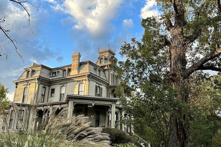 Garth Woodside Mansion B & B