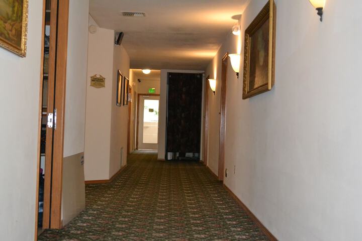 Ballroom/Hall 35 of 36