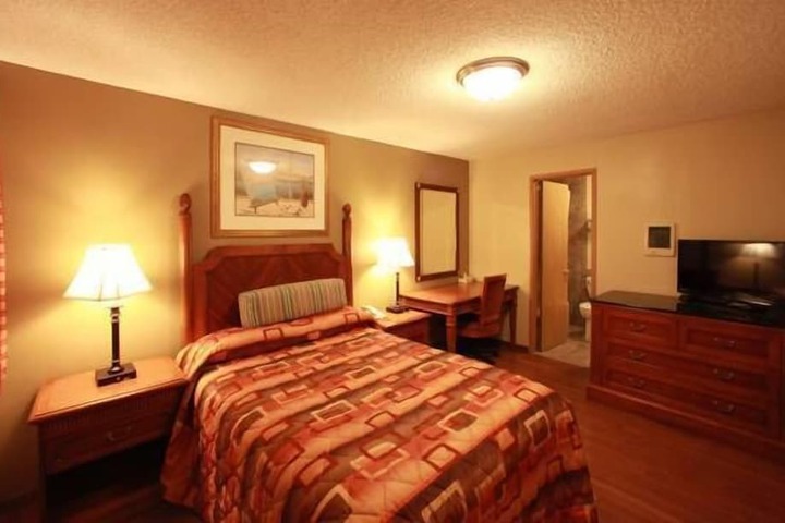 Room 9 of 16