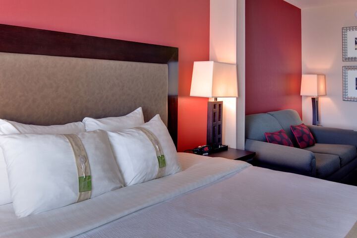 Holiday Inn & Suites Bakersfield by IHG