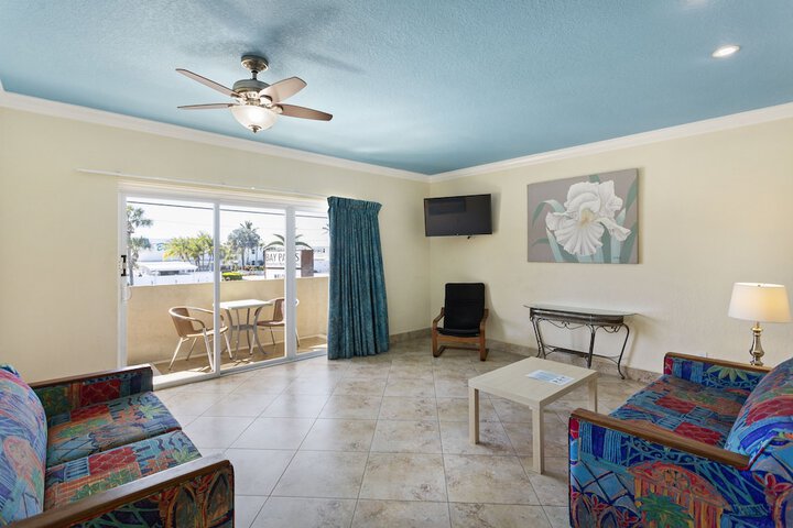 Bay Palms Waterfront Resort - Hotel and Marina