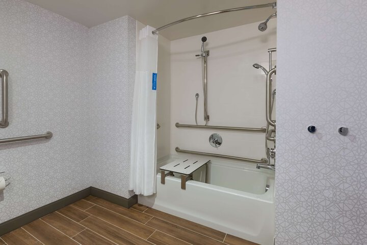 Room 10 of 43