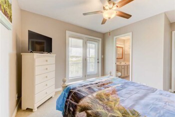 Sea Forever Upper Level 3 Bedrooms, Ocean Views, Sleeps 10