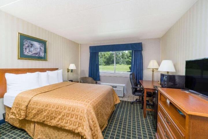 Room 4 of 27